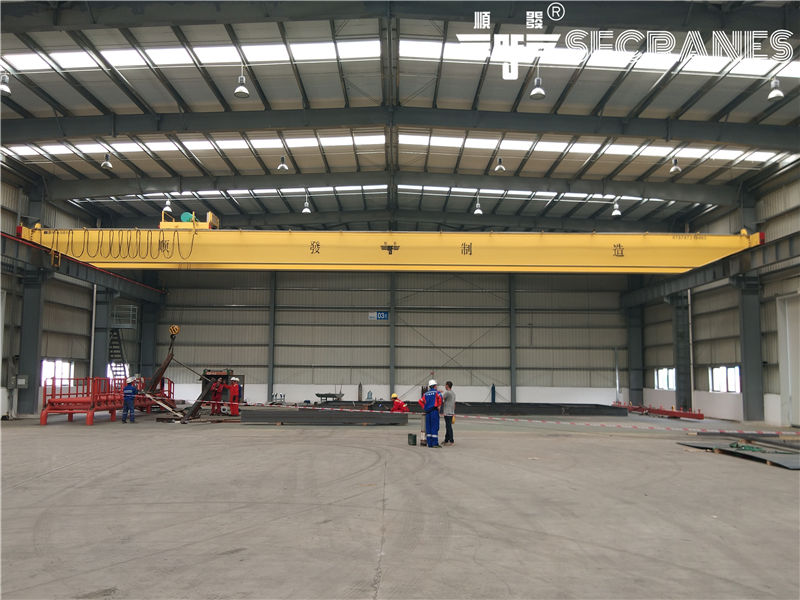 LH型双梁桥式起重机.jpg 双梁桥式起重机