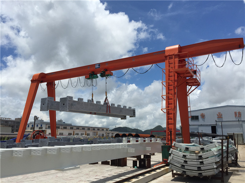 MH型单梁门式起重机02.jpg