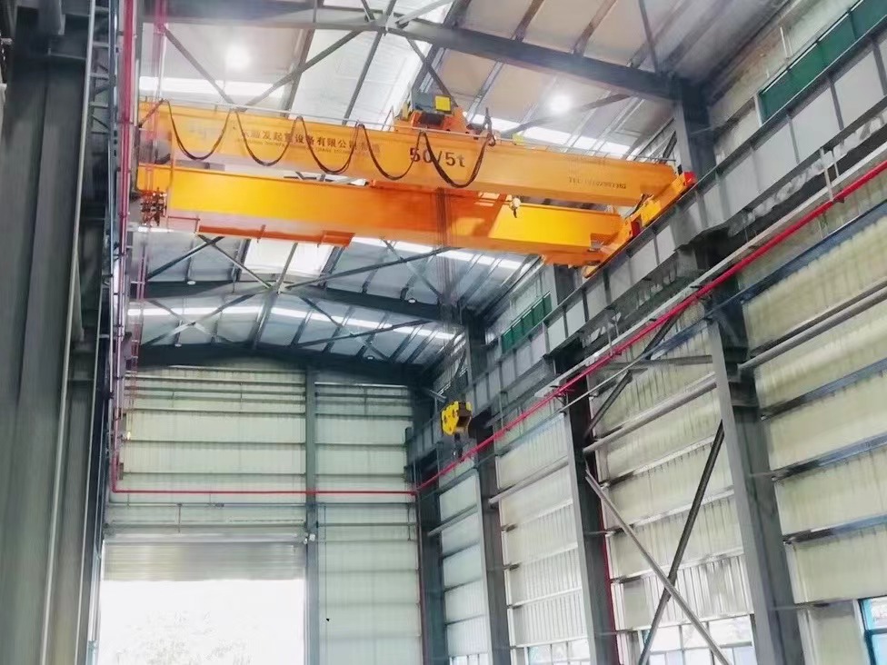 桥式起重机.jpg 桥式起重机